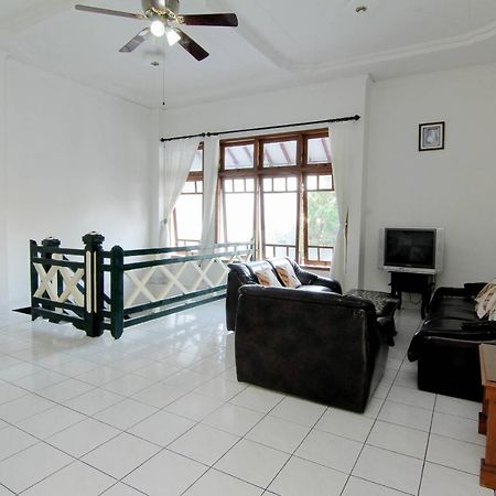 Hotel Fevytra Syariah Yogyakarta Extérieur photo