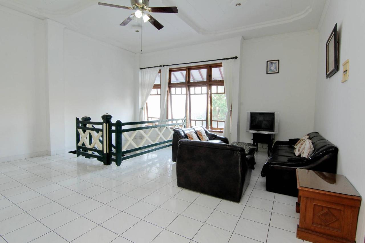 Hotel Fevytra Syariah Yogyakarta Extérieur photo