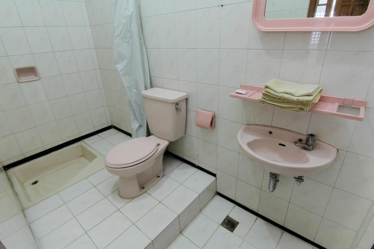 Hotel Fevytra Syariah Yogyakarta Extérieur photo