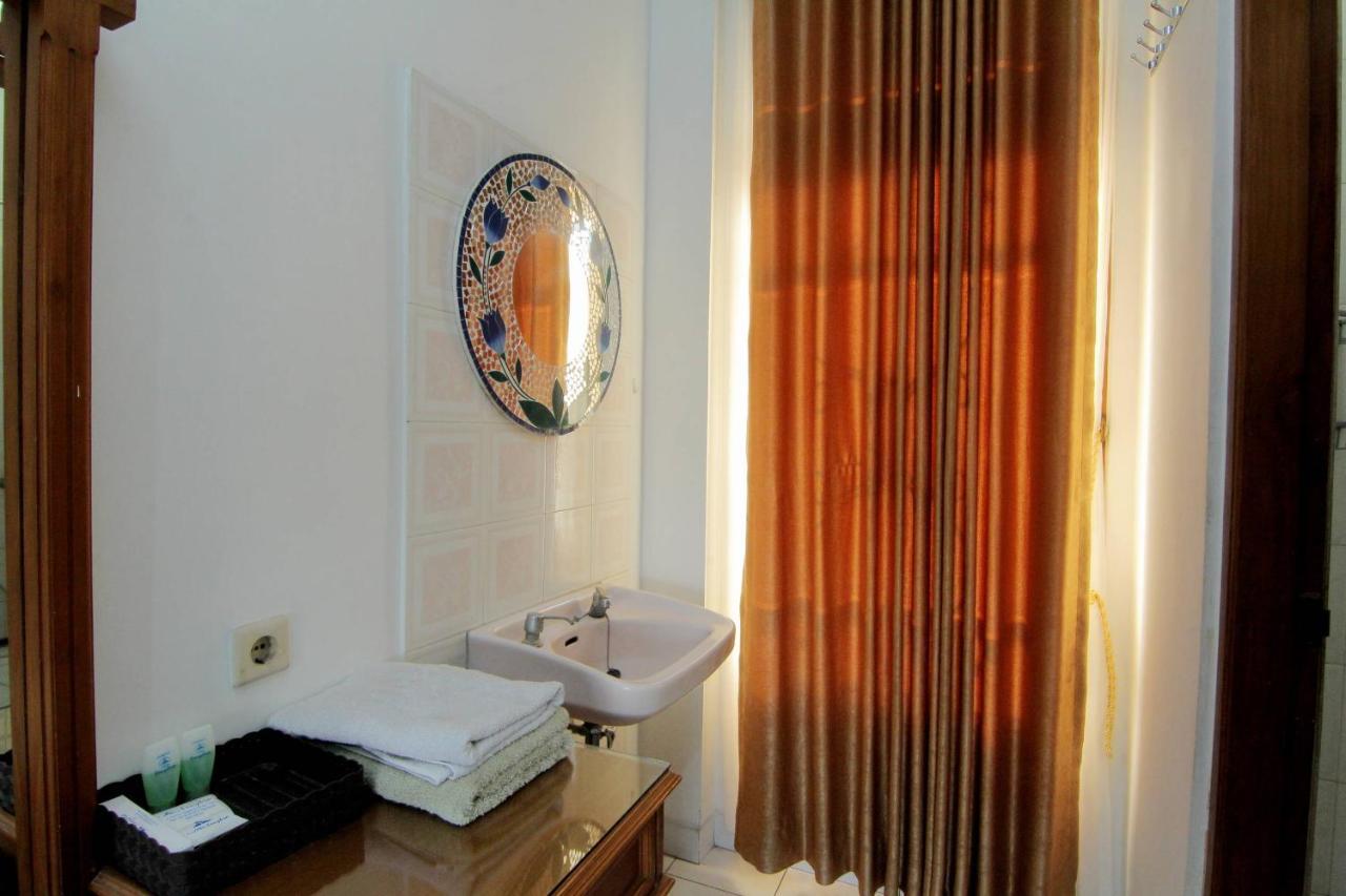 Hotel Fevytra Syariah Yogyakarta Extérieur photo
