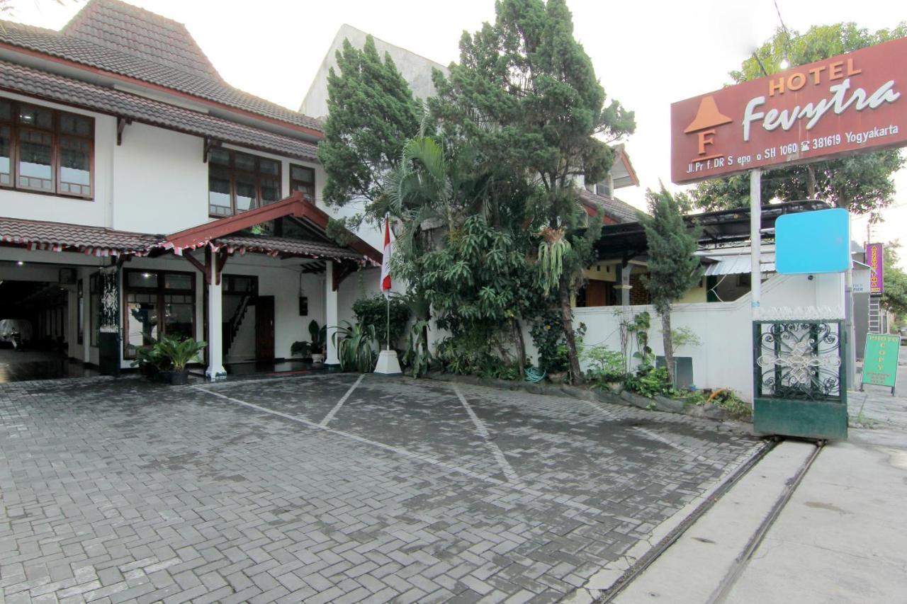 Hotel Fevytra Syariah Yogyakarta Extérieur photo